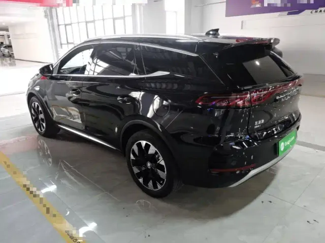 BYD Tang — Фото автомобиля 4