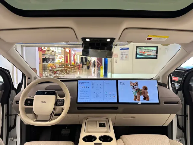 Li Auto i8 — Фото автомобиля 19