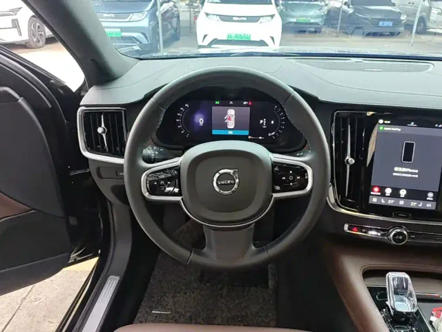 Volvo S90 — Фото автомобиля 10