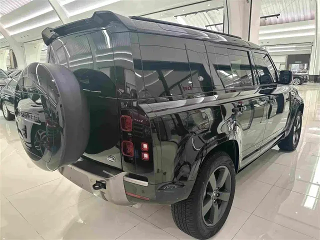 Land Rover Defender — Фото автомобиля 18