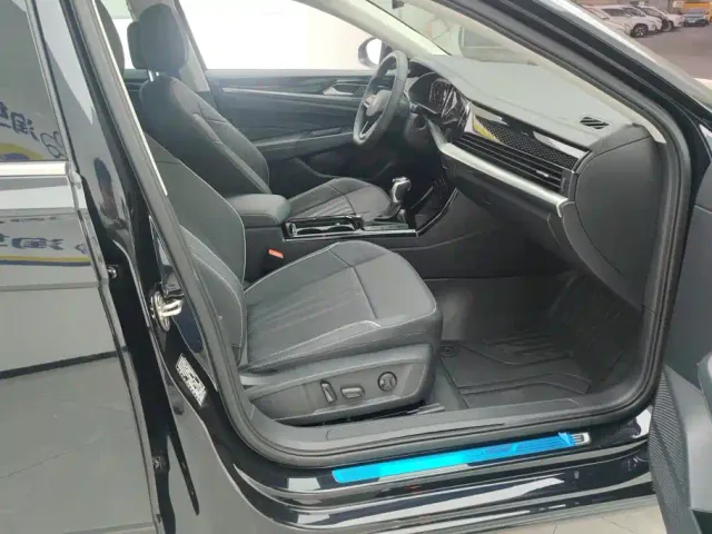 Volkswagen Passat — Фото автомобиля 8