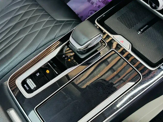 Hongqi HS5 — Фото автомобиля 10