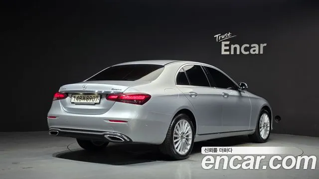 Mercedes-Benz E-Class — Фото автомобиля 2