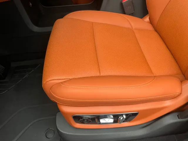 Li Auto L8 — Фото автомобиля 10