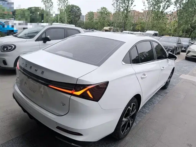 Roewe i5 — Фото автомобиля 6