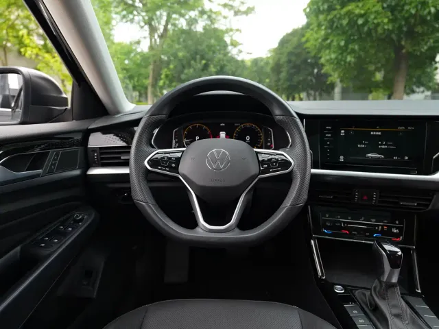 Volkswagen Passat — Фото автомобиля 10