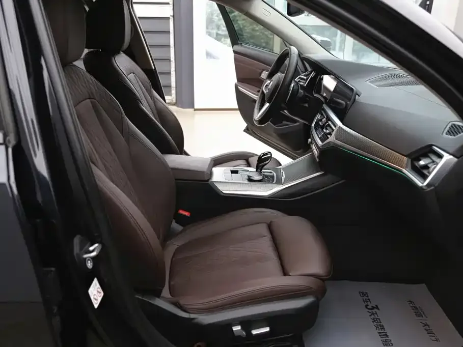 BMW BMW 3 Series 2022 325i M Sport Shadow Edition — Фото автомобиля 23