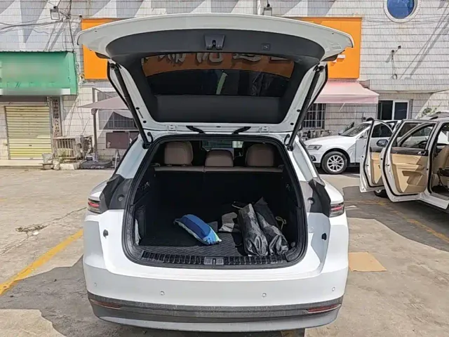 Li Auto i6 — Фото автомобиля 18