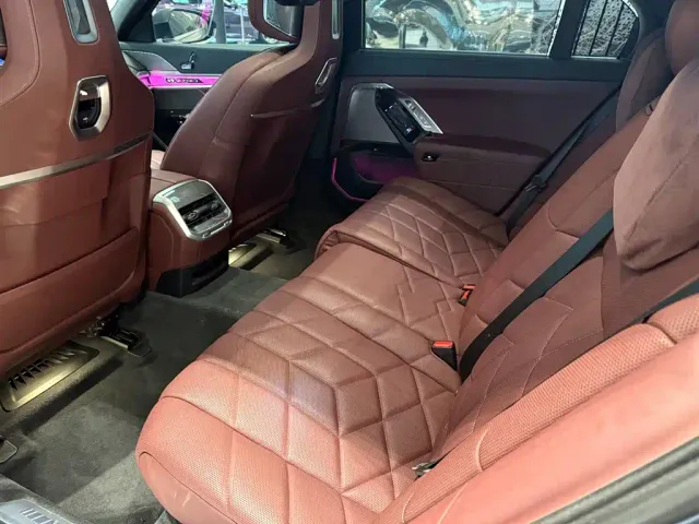 BMW 7 Series — Фото автомобиля 5
