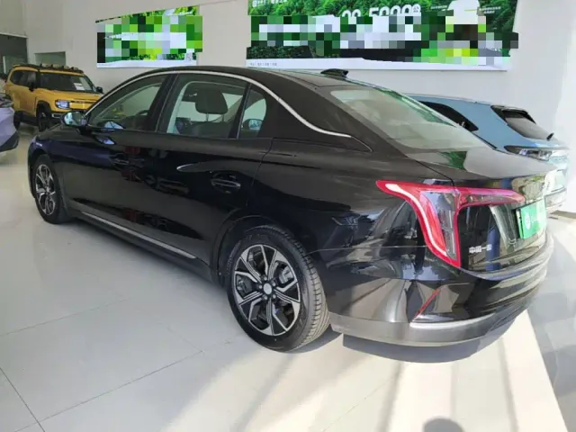 Hongqi E-QM5 — Фото автомобиля 4
