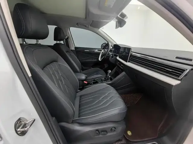 Volkswagen Tiguan L — Фото автомобиля 13