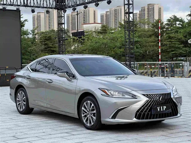 Lexus ES — Фото автомобиля 3