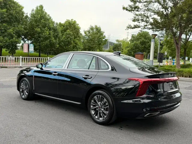 Hongqi H5 — Фото автомобиля 5
