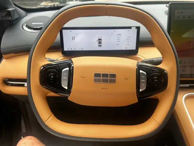 Geely Galaxy Starship 7 EM-i — Фото автомобиля 10