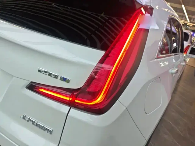 Cadillac XT4 — Фото автомобиля 7