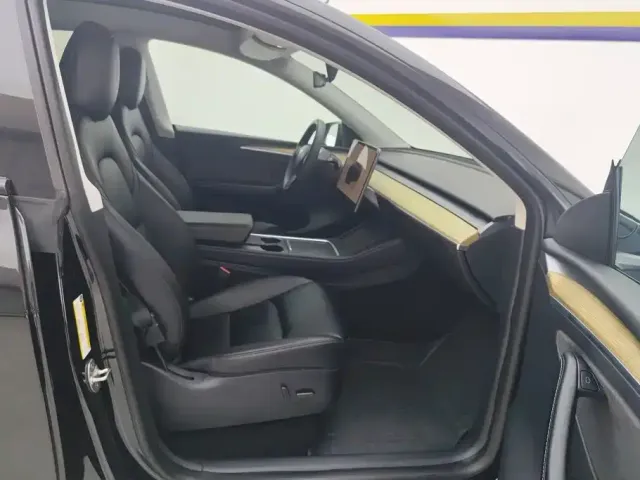 Tesla Model Y — Фото автомобиля 8