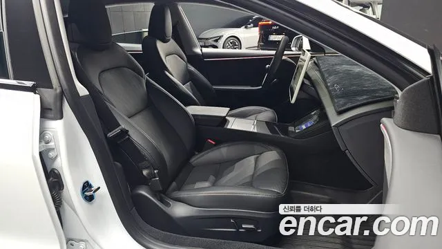 Tesla Model 3 — Фото автомобиля 26