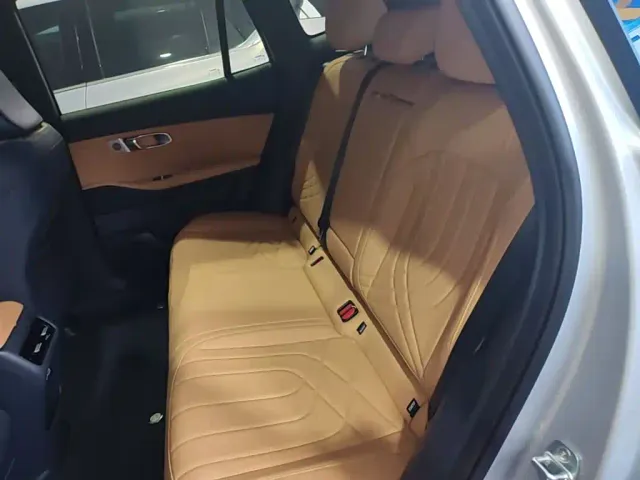 Geely Galaxy Starship 7 EM-i — Фото автомобиля 16