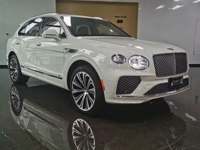Bentley Bentayga — Фото автомобиля 3