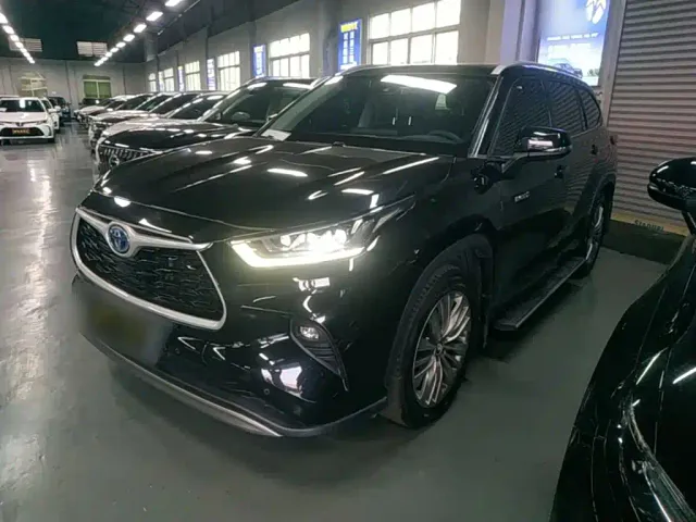 Фотография автомобиля — Toyota Highlander