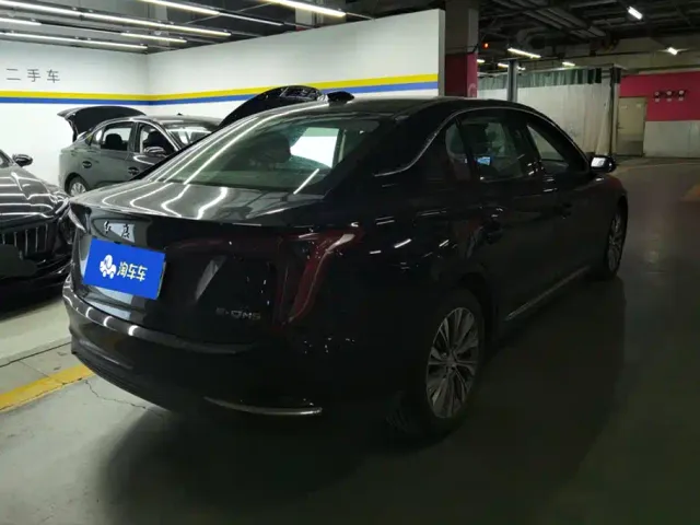 Hongqi E-QM5 — Фото автомобиля 3
