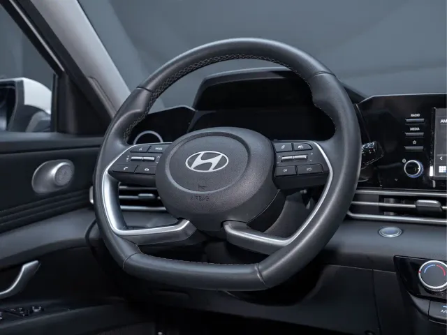 Hyundai Elantra — Фото автомобиля 16