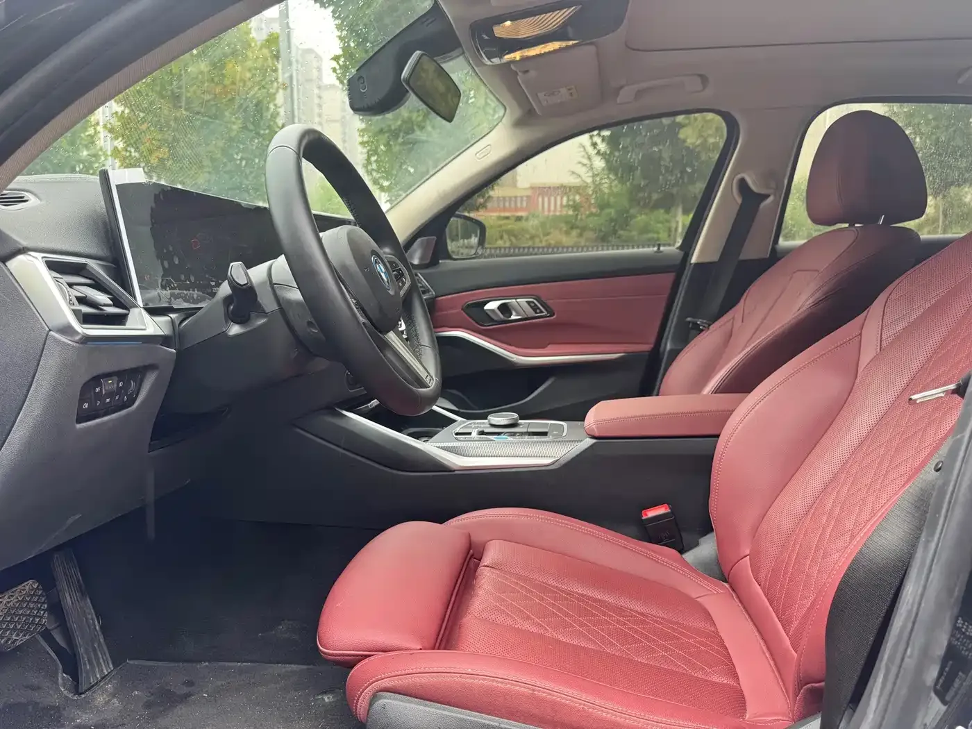 BMW BMW i3 2023 eDrive 40 L Shadowline Package — Фото автомобиля 4