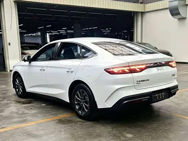 BYD Qin L — Фото автомобиля 9