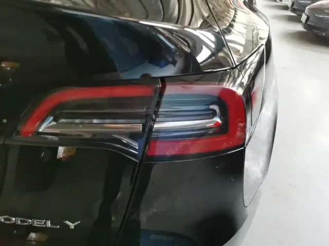 Tesla Model Y — Фото автомобиля 7