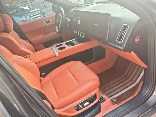 Li Auto L8 — Фото автомобиля 7