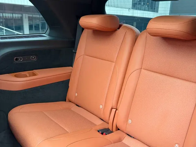 Li Auto L8 — Фото автомобиля 10