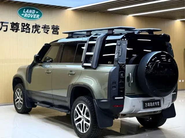 Land Rover Defender — Фото автомобиля 8