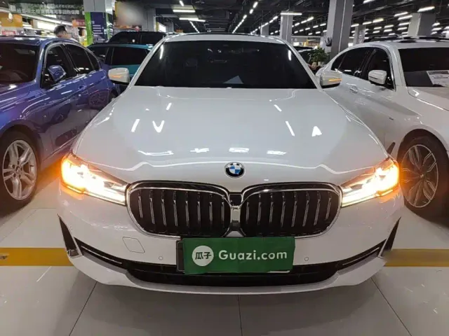 BMW 5 Series — Фото автомобиля 2