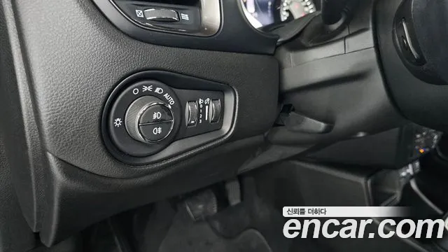 Jeep Renegade — Фото автомобиля 5