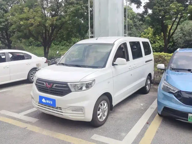 Фотография автомобиля — Wuling Hongguang V