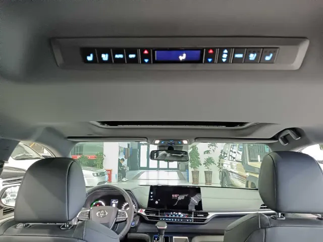 Toyota Sienna — Фото автомобиля 20