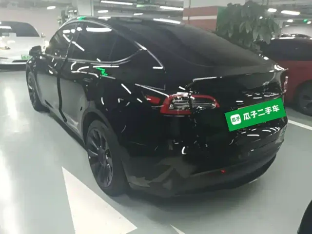 Tesla Model Y — Фото автомобиля 4