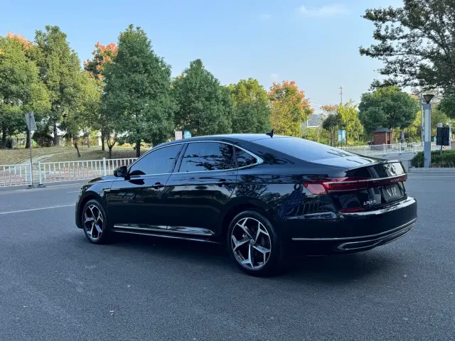 Volkswagen Passat — Фото автомобиля 7