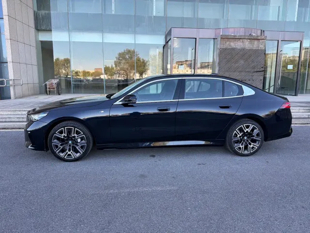 BMW 5 Series — Фото автомобиля 2