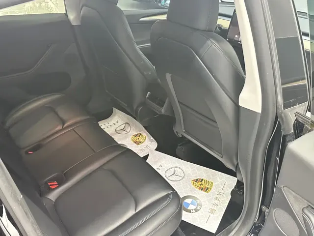 Tesla Model Y — Фото автомобиля 5