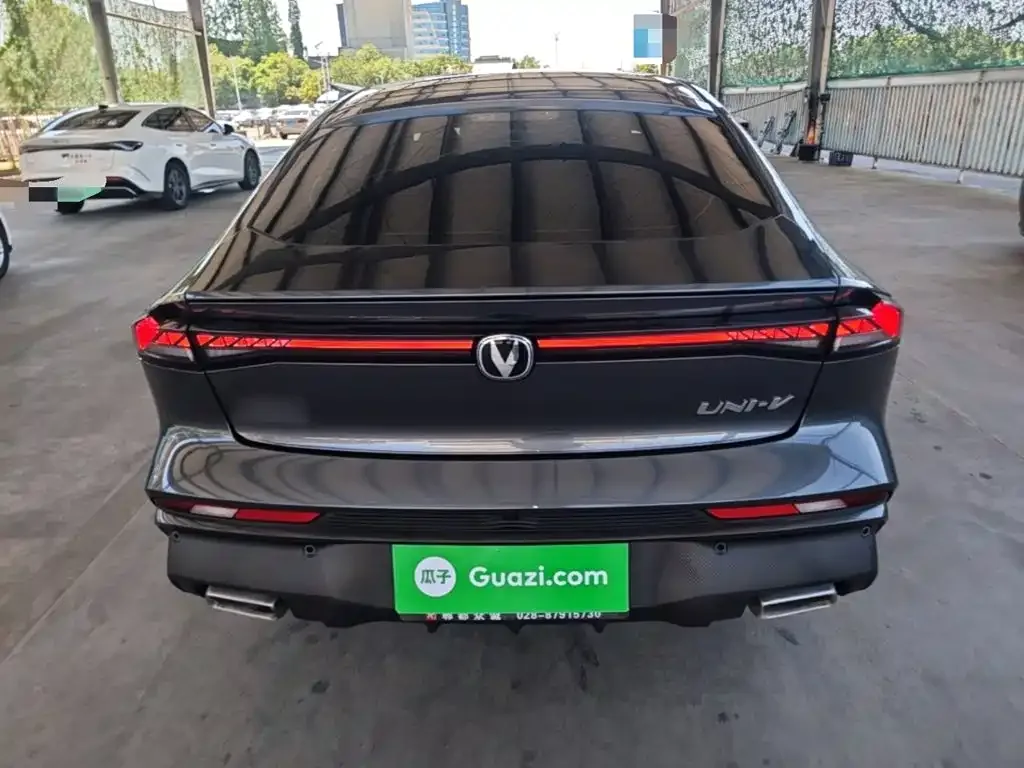 Changan Changan UNI-V 2025 1.5T 500Bar Premium Model — Фото автомобиля 3