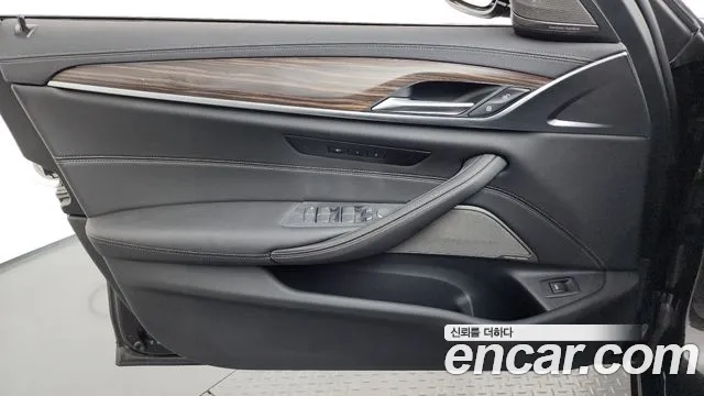BMW 5-Series — Фото автомобиля 20
