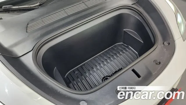 Tesla Model Y — Фото автомобиля 9