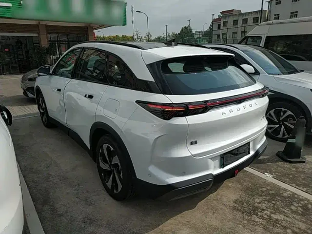 Arcfox Alpha T5 — Фото автомобиля 4