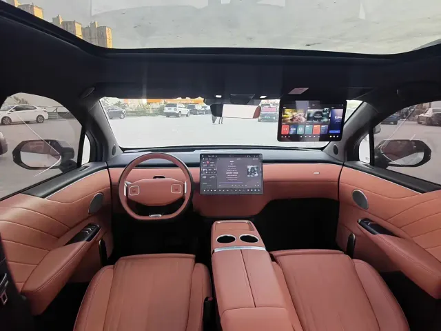 Changan Qiyuan E07 — Фото автомобиля 4