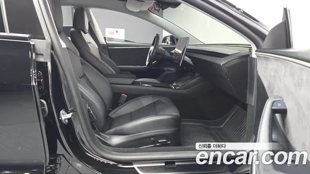 Tesla Model 3 — Фото автомобиля 17