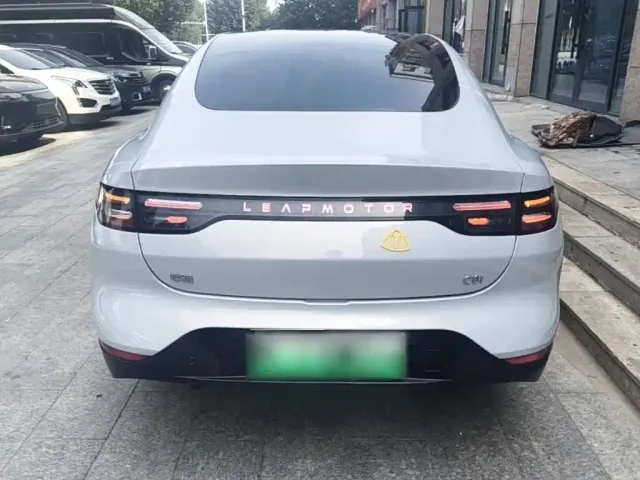 Leapmotor C01 — Фото автомобиля 5