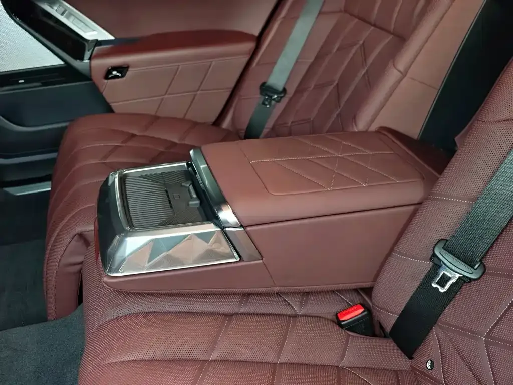 BMW BMW 7 Series 2023 Model 740Li Premium Luxury Package — Фото автомобиля 26