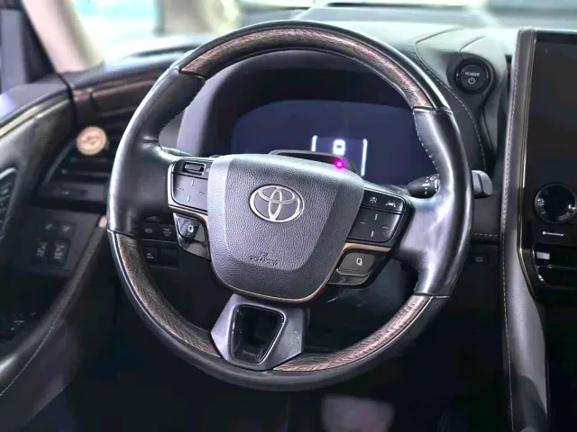 Toyota Alphard 2024 Hybrid 2.5L Ultimate Enjoyment Edition — Фото автомобиля 4