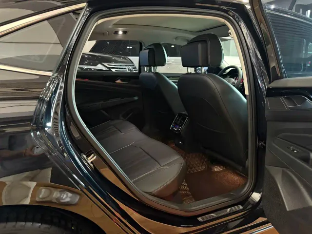 Volkswagen Passat — Фото автомобиля 10